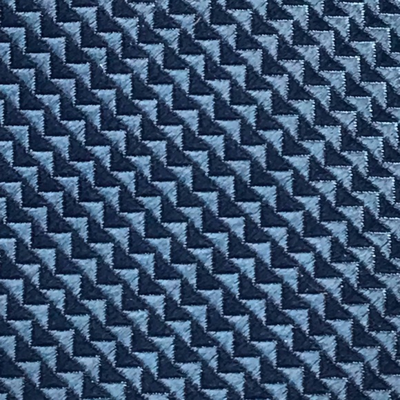 100% silk ARMANI COLLEZIONI luxury designer tie.  NWOT! - Picture 3 of 5